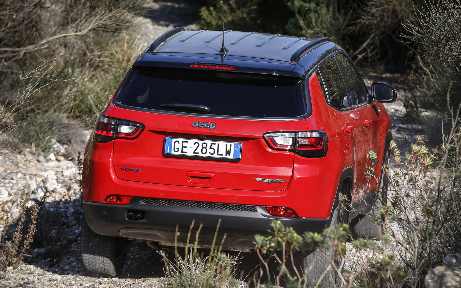Comparison Jeep Cherokee Trailhawk 2021 vs Jeep Compass Trailhawk